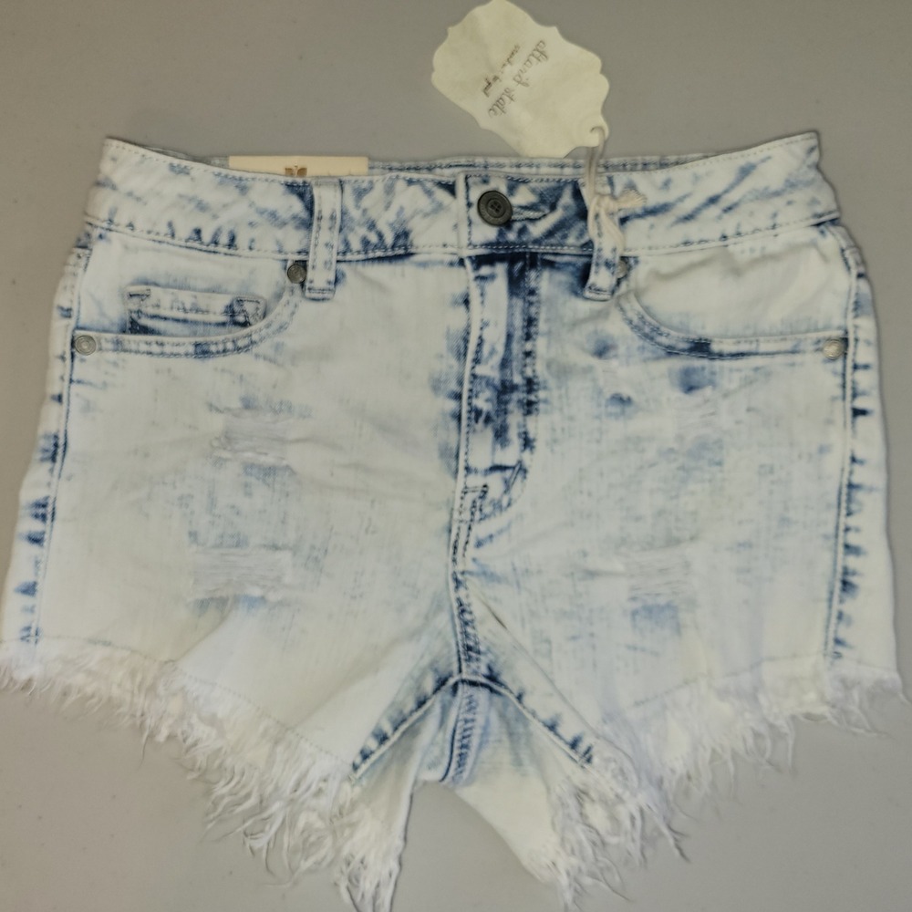 Altar'd State Cloud Wash Distressed Denim Shorts w/Frayed Hem